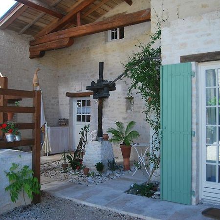 Отель Les Jardins Saint Leonard Thaire Экстерьер фото