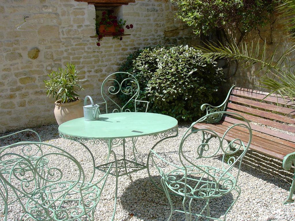 Отель Les Jardins Saint Leonard Thaire Экстерьер фото